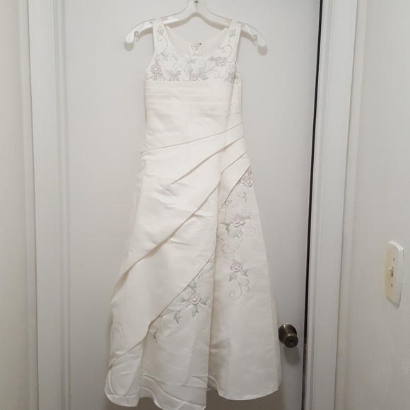 Other - Beautiful Ivory Embroidered Gown NWOT